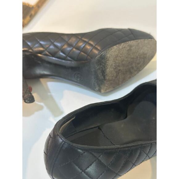 Chanel Women's Black Quilted Lambskin Leather Cap Toe Pump Heels Size 38 - Picture 12 of 14
